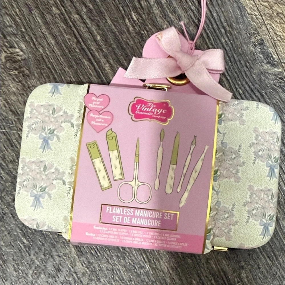 Foot mask and manicure set